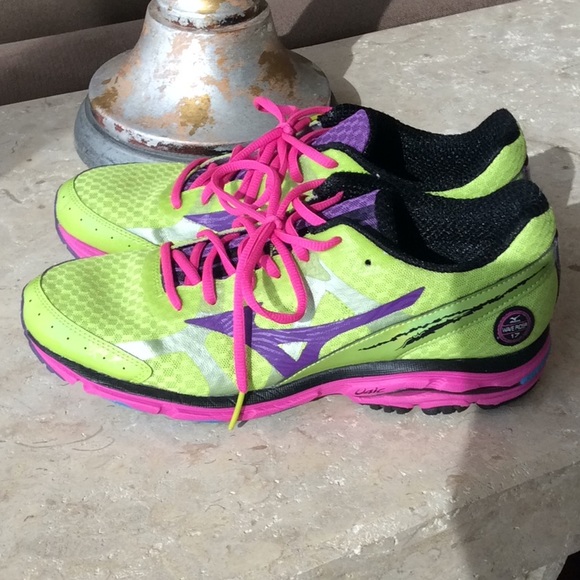 mizuno wave rider 17 size 8